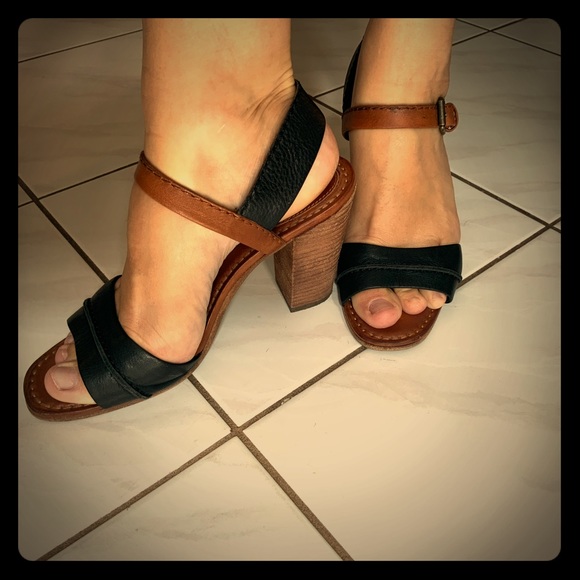 FRYE - 8.5 Block Heel Sandals. EUC - Picture 4 of 11